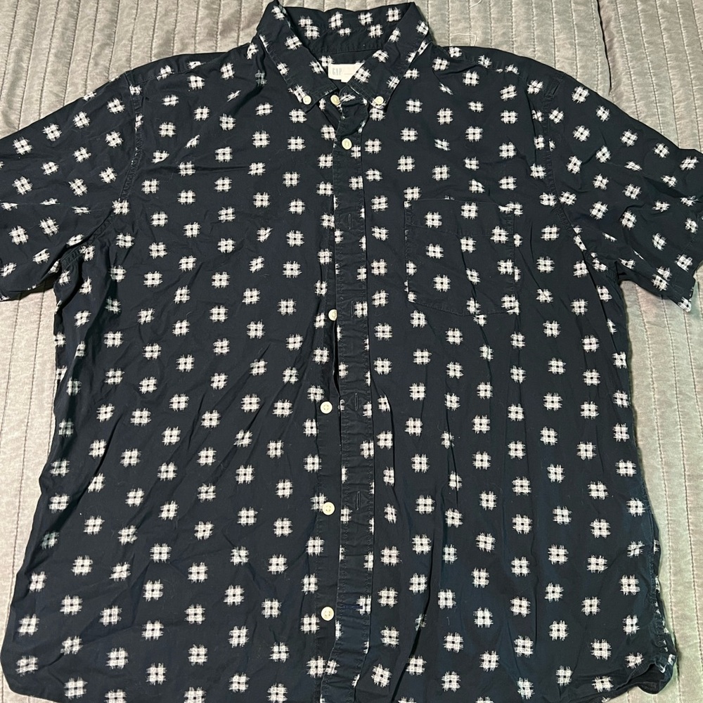 Gap button down navy and white shirt. Good condition!